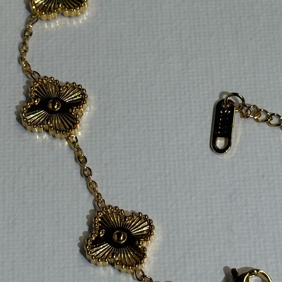 18K Gold floral bracelet Stainless Steel Clover Flower Luxury Look - Picture 11 of 12